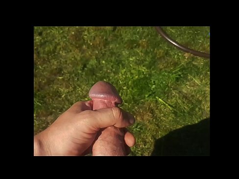 ❤️ A boazona fica com a rata rosa fodida e ejacula com um esguicho num jardim de Verão ️ Porno doméstico em porno pt.makesexnotwar.ru