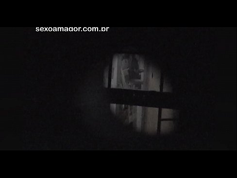 ❤️ Lourinho é filmado secretamente por um voyeur de bairro escondido atrás de tijolos ocos ️ Porno doméstico em porno pt.makesexnotwar.ru